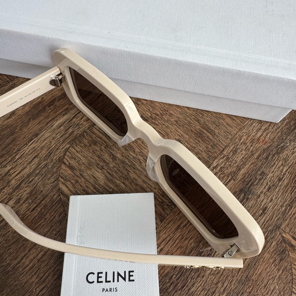 Celine Cream Rectangular Sunglasses CELINE
Triomphe 56mm
Square Sunglasses
